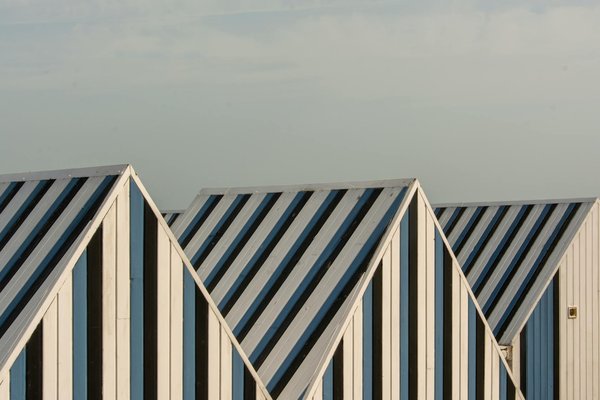 Quels sont les meilleurs endroits pour louer une maison de vacances en Bretagne avec des cours de paddle et des visites de phares?