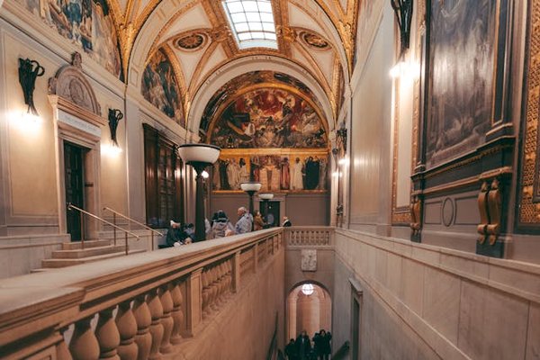 Comment organiser un voyage culturel pour découvrir les fresques murales de Valparaiso, Chili?